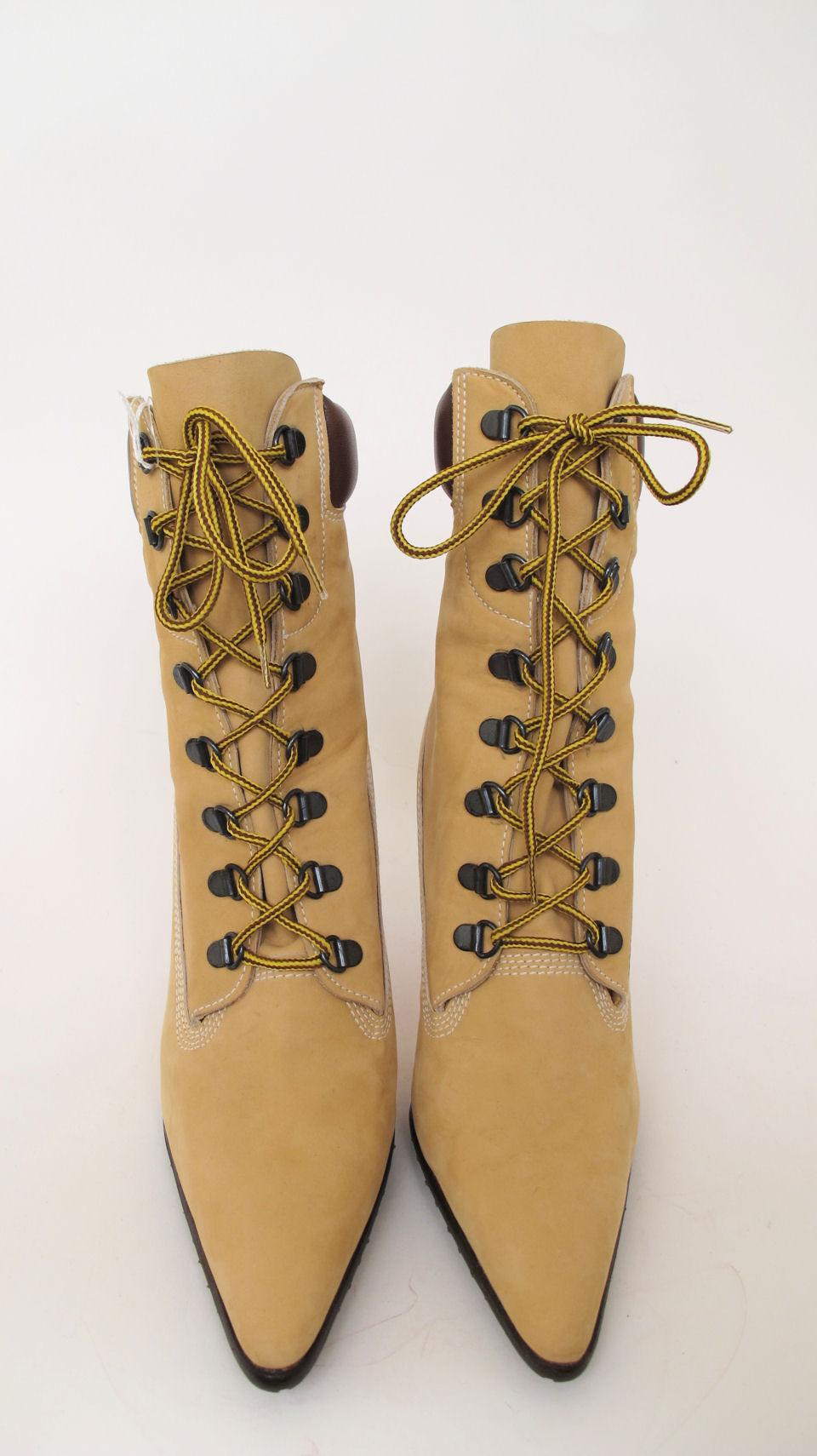 100 Auth. MANOLO BLAHNIK 'Oklamod Timbs' Nubuck Beige LaceUp Boots 41