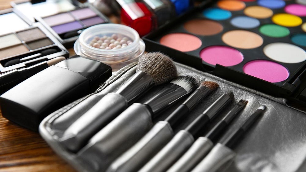 How Is Makeup Made? SERC Online