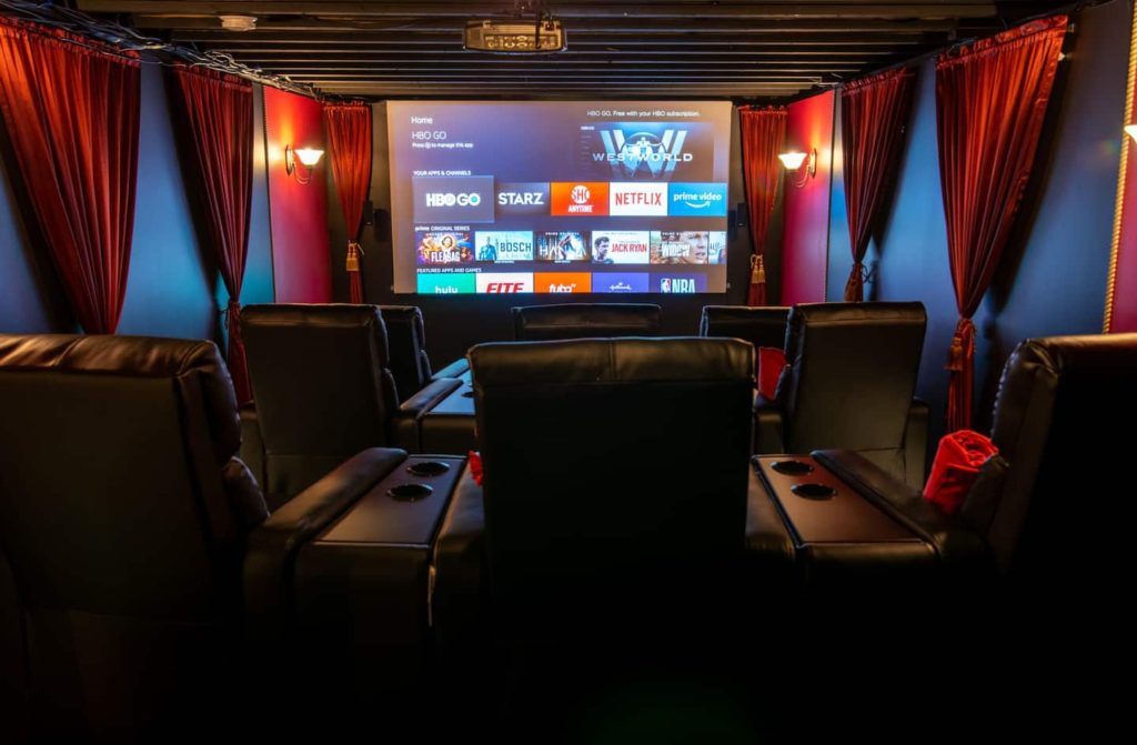 50 Most Unique and Cool AirBnbs in New York For Your Next Getaway