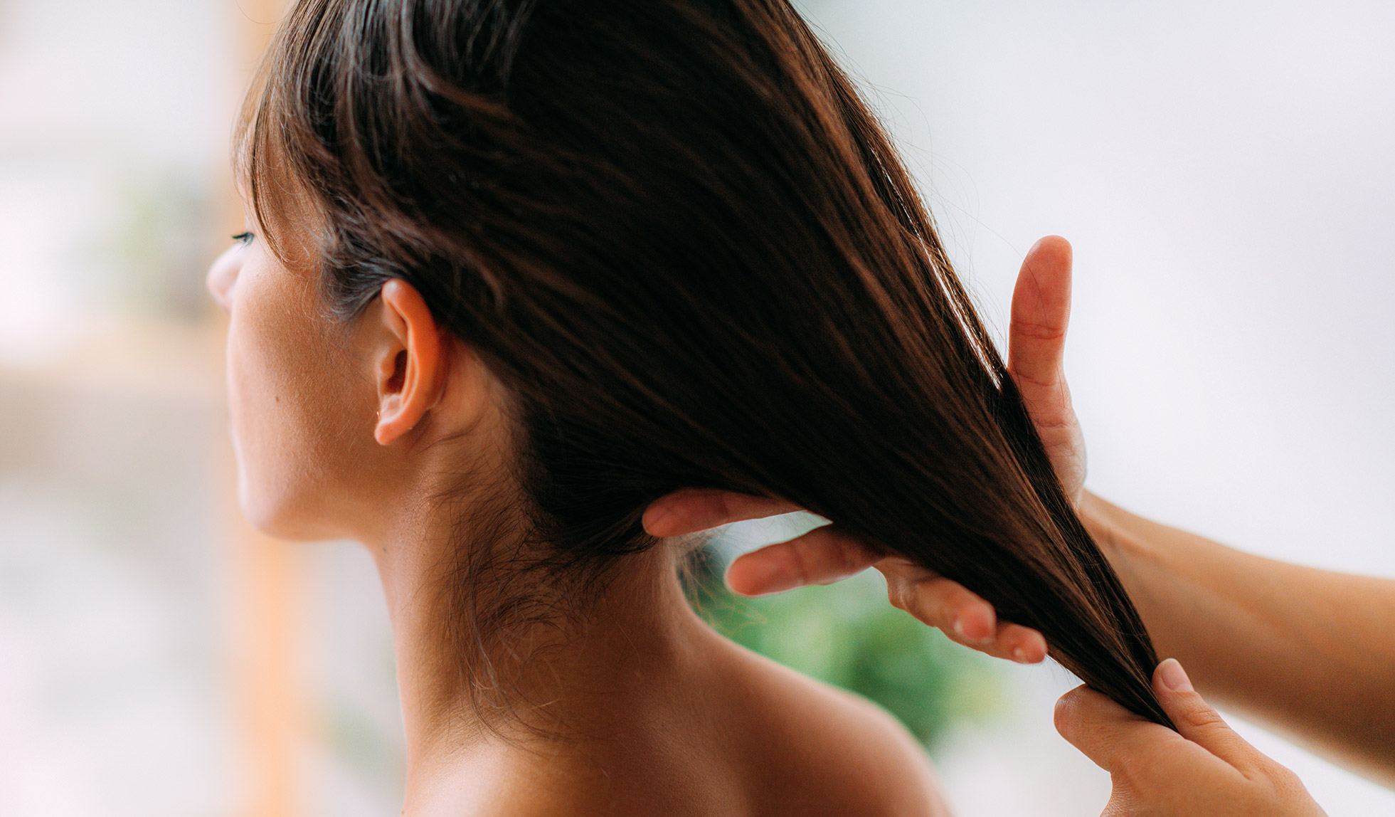 Caduta dei capelli della donna come contrastarla Sereni