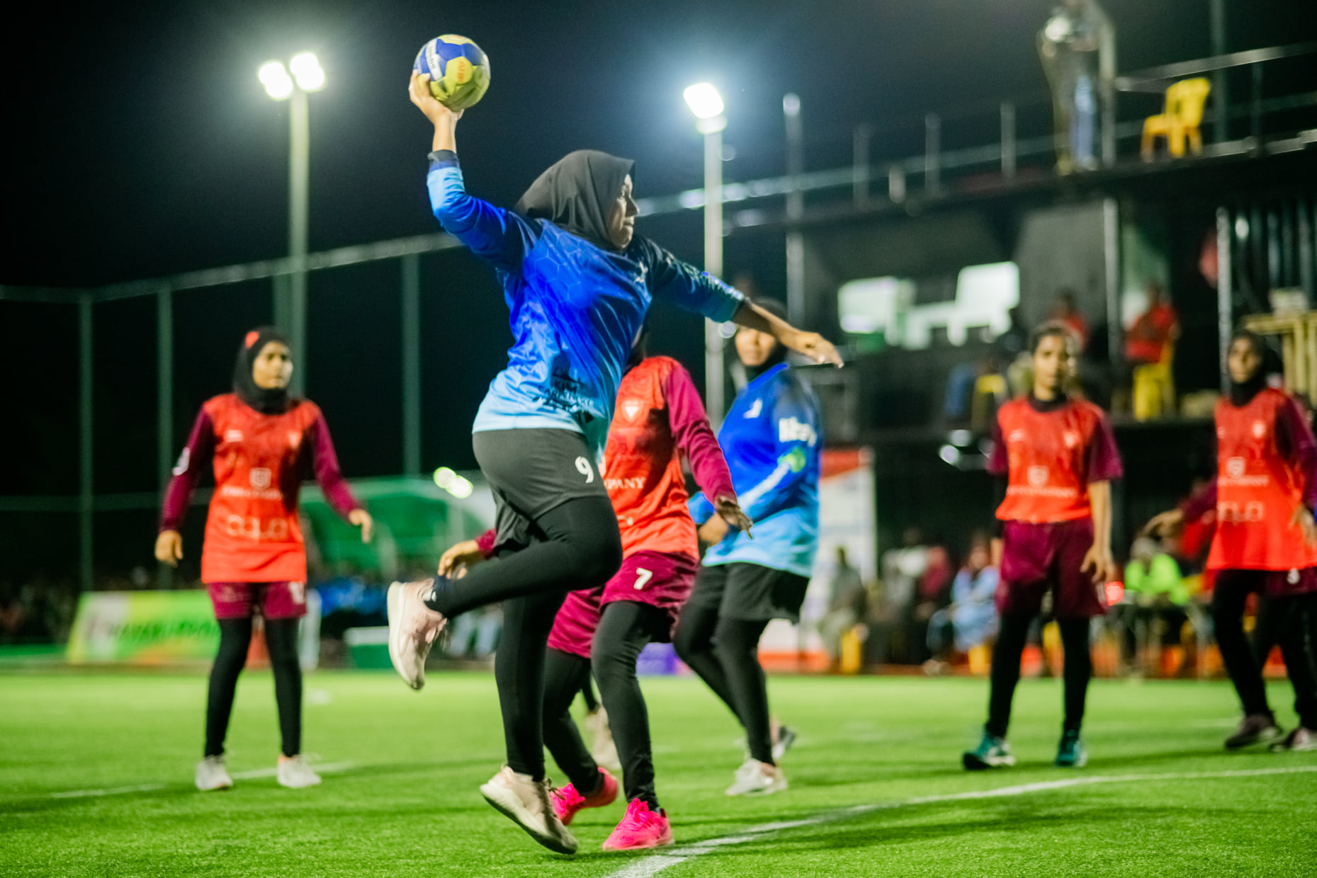 R. Atoll handball mubaaraathuga atoll ge 4 rasheh vaadhakuranee Fainu