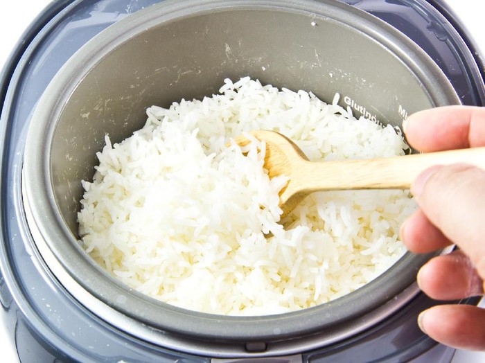 Tips Agar Nasi di Rice Cooker Tak Mudah Basi dan Kering