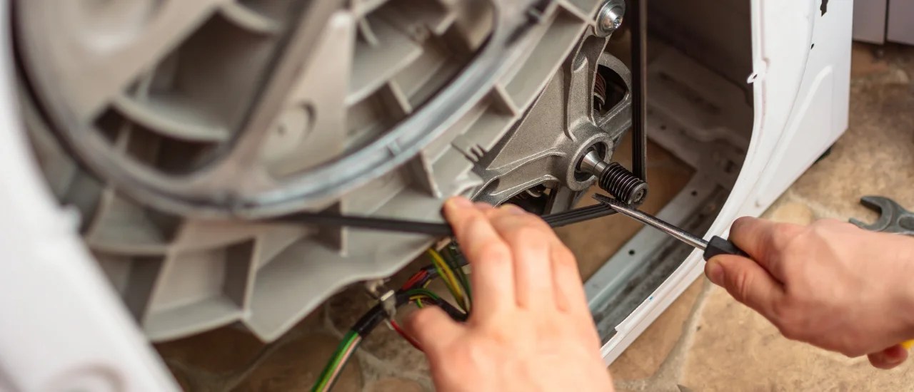 Les techniciens de sécheuses de Service Servotech à Montréal