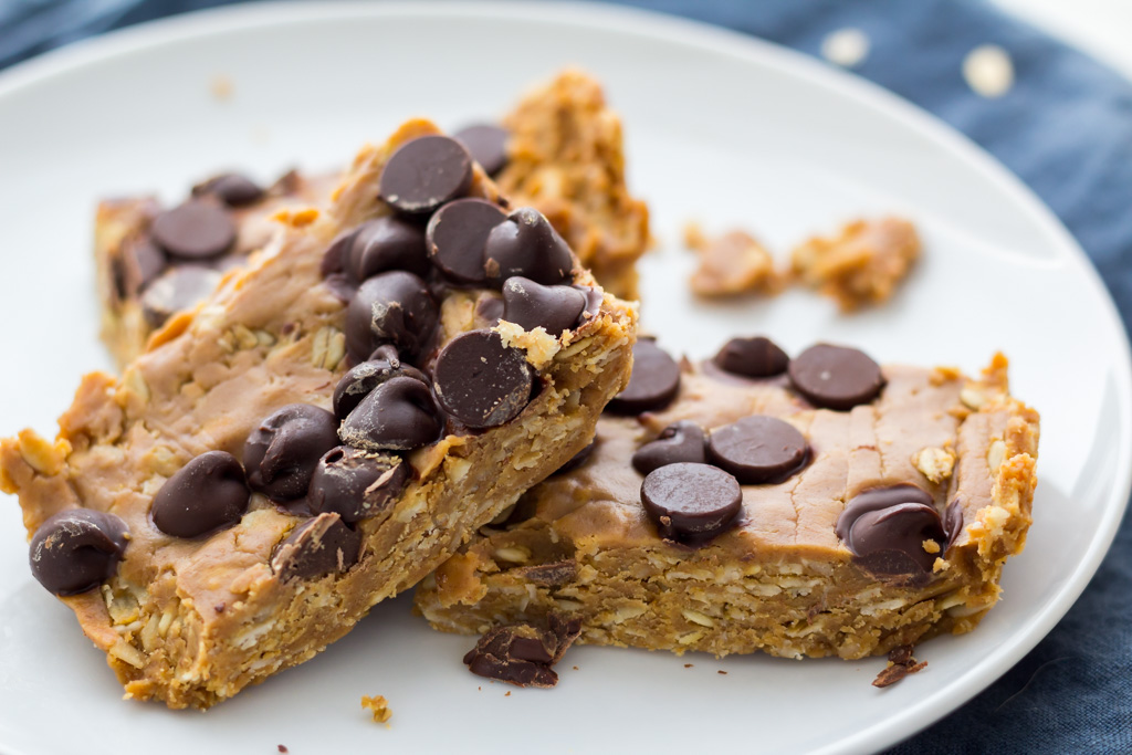 Easy Vegan Peanut Butter Oat Bar Recipe (NoBake!) Serving Realness
