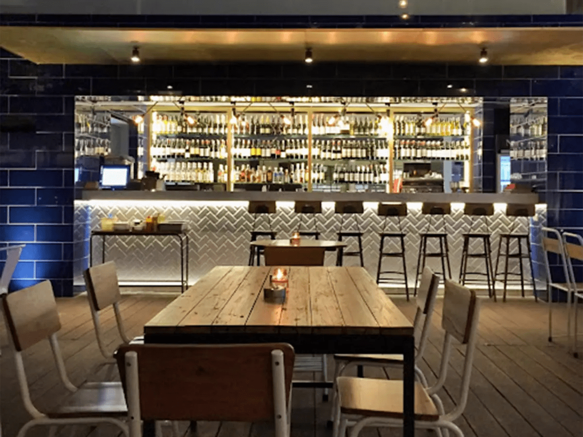 Leon Cafe Semarang, Tempat Nongkrong Dengan Nuansa Italian