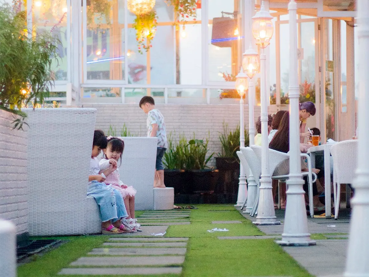 Nicole's Kitchen And Lounge, Resto Mewah Di Kota Hujan