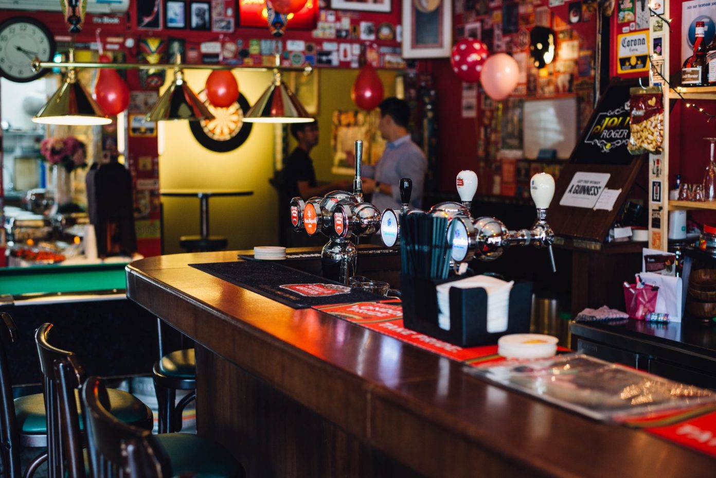 17 Cheapest Bars In Singapore For Affordable Drinking