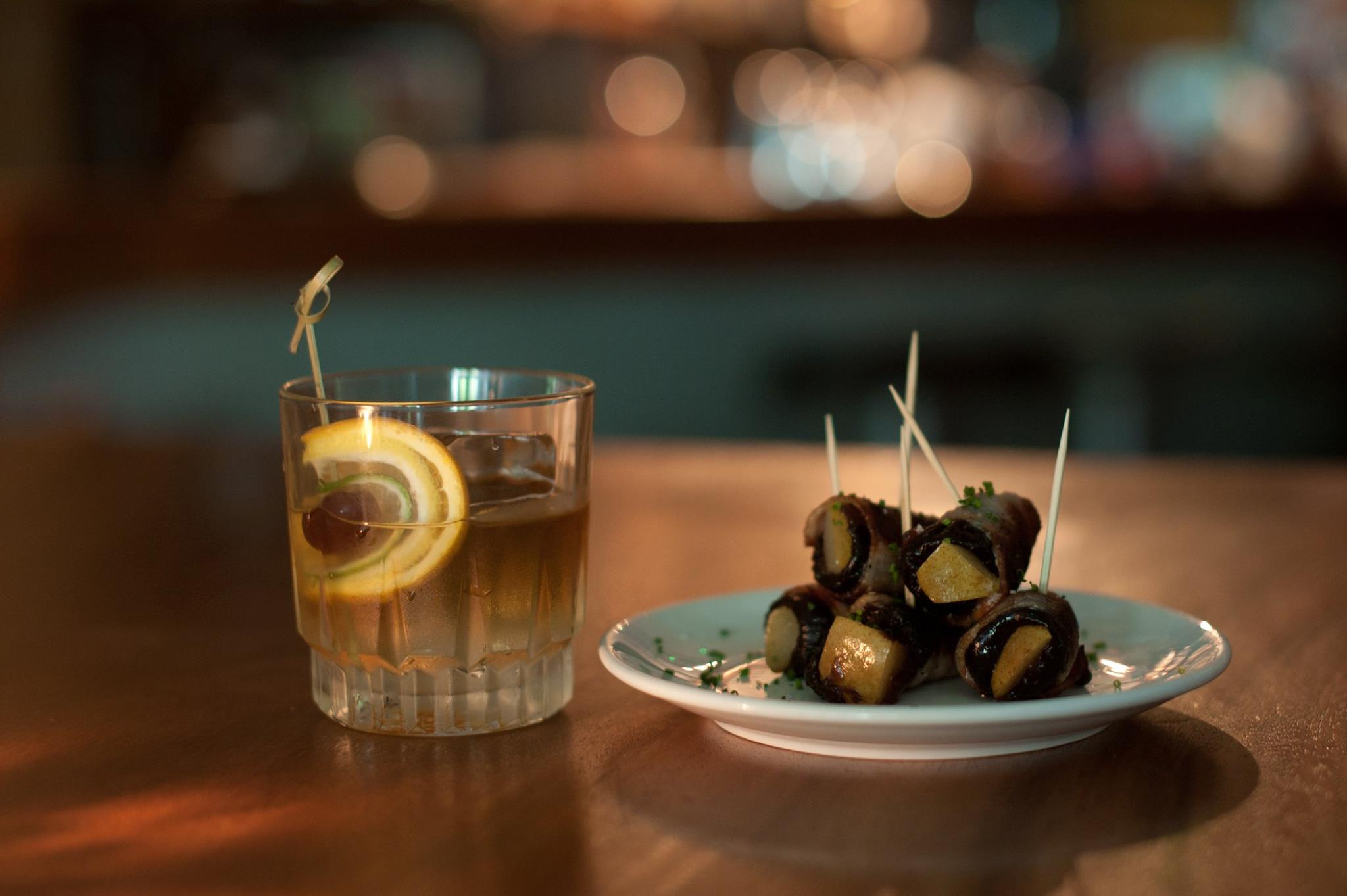 16 best cocktail bars in Singapore that will shake up your day