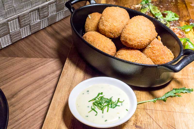 BTM Mussels & Bar Is The Latest Duxton Hill Hangout Known As 'Mussels