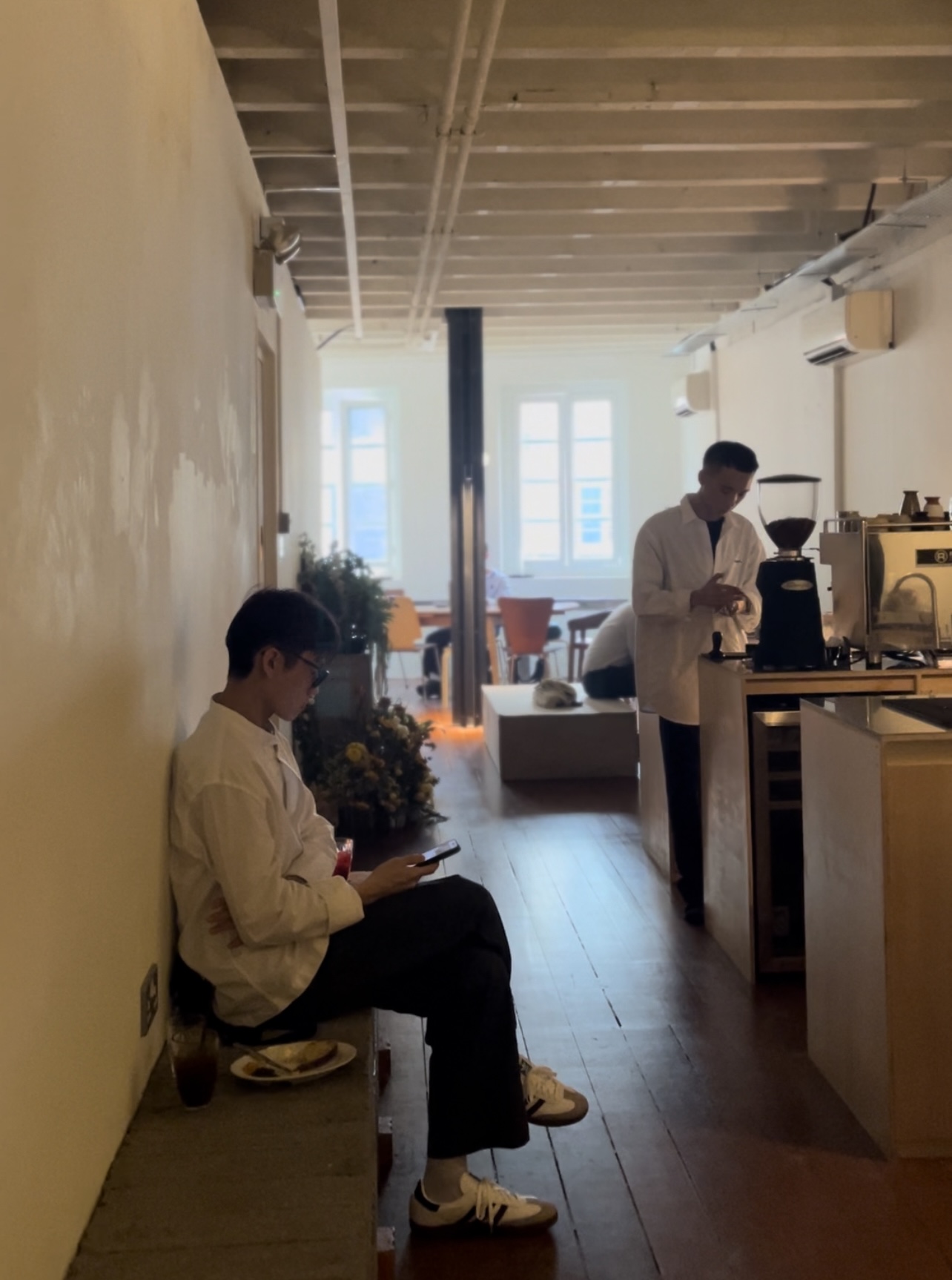 New in town Ceres Haus — Minimalistic cafe in the day & romantic wine