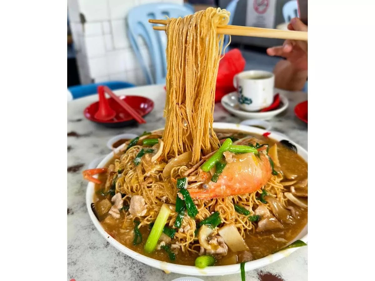 Popular flying noodles with giant fresh prawn by Uncle Botak, nestled