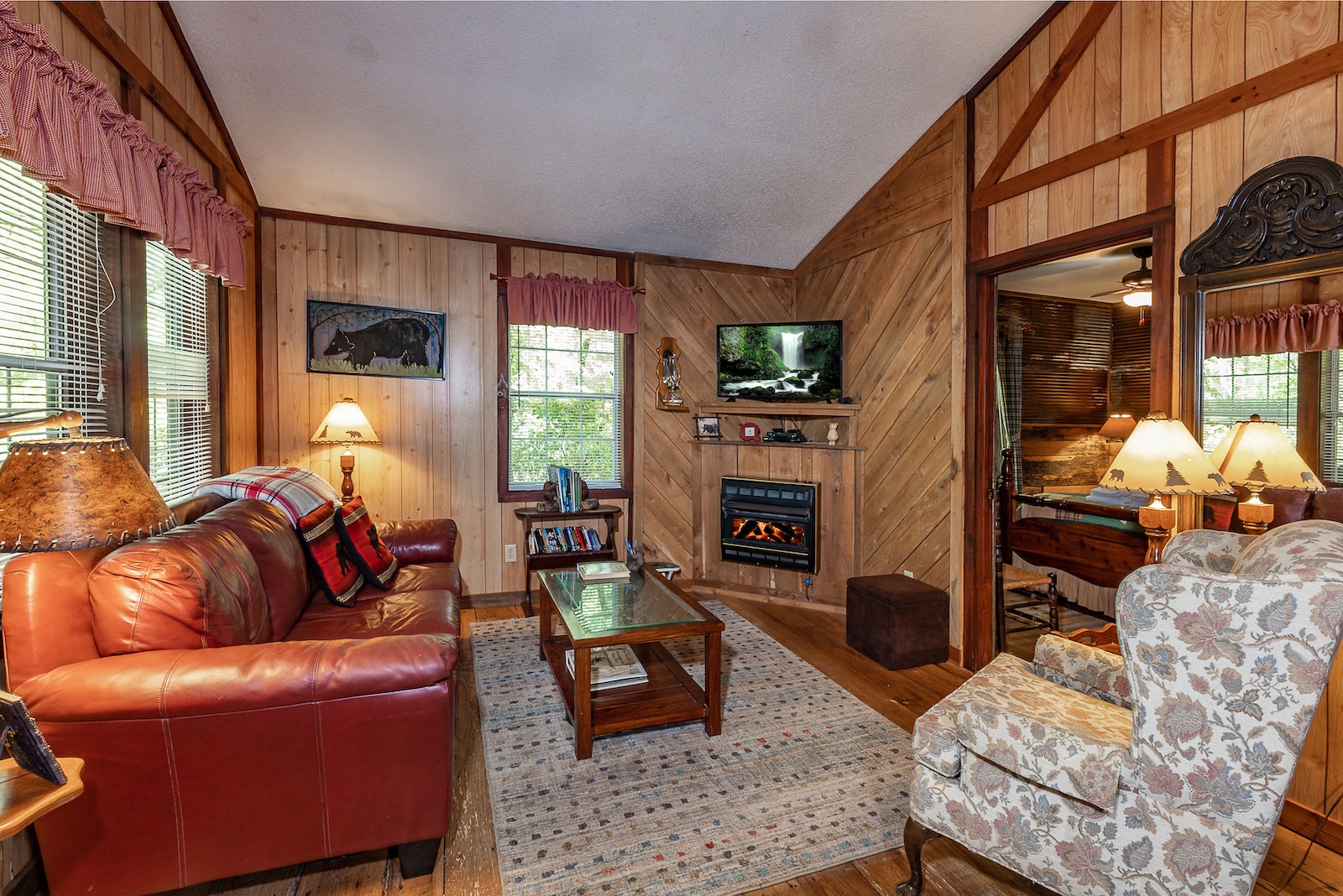 Woodsy "Bear Cave" Cabin Brevard NC Cabin Rentals PetFriendly • The