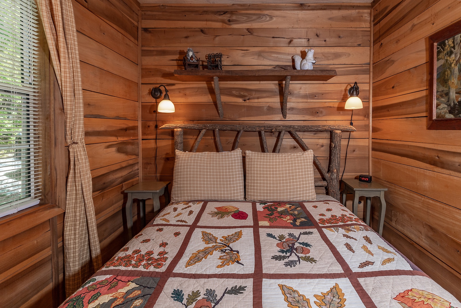Cozy "Squirrel's Nest" Cabin Brevard Cabin Rental Pet Friendly • The