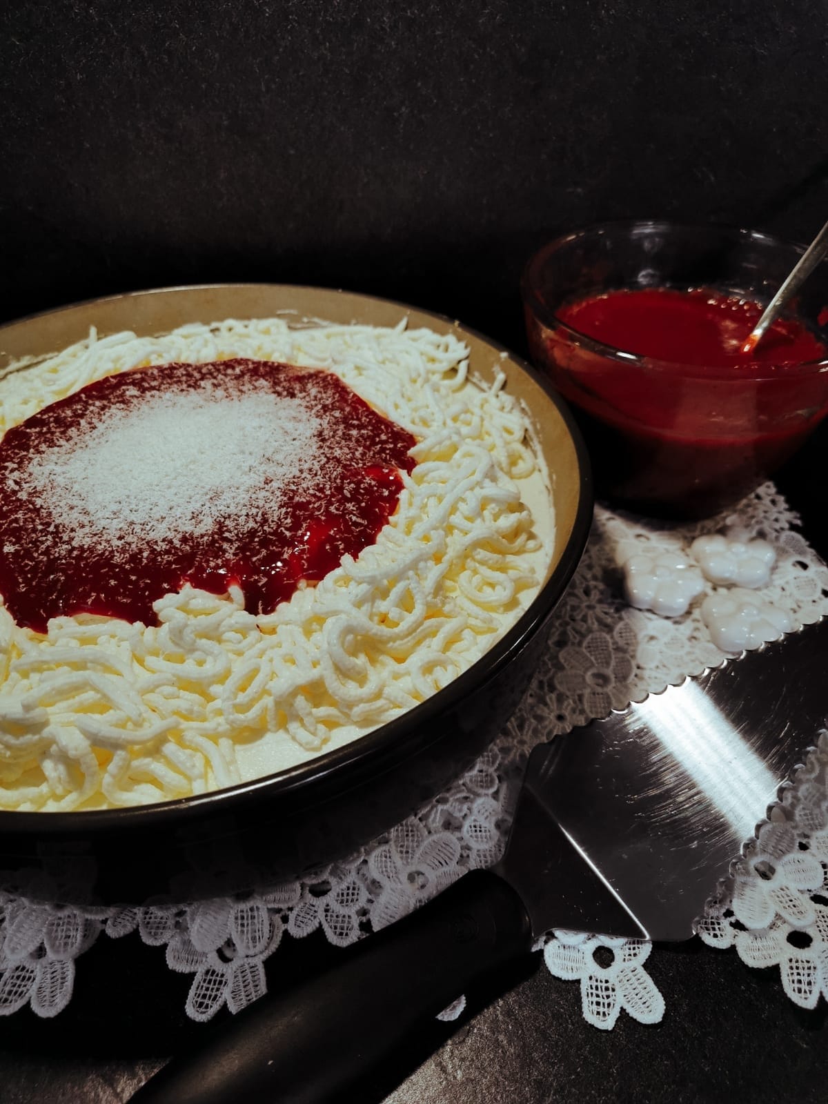 Spaghetti Eis Torte ohne Backen Rezept Stoneware rund