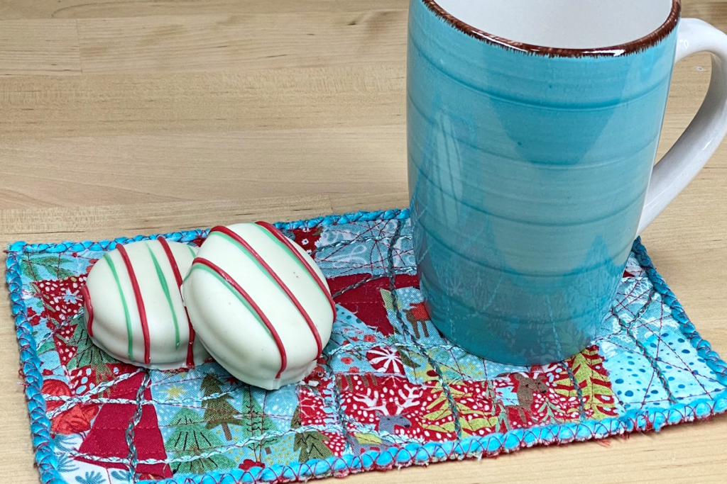 Holiday Mug Rug Sewfeet