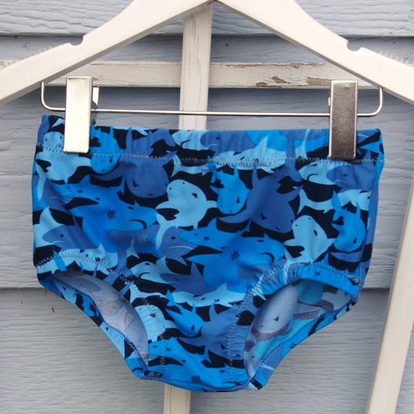 Kwik Sew Unlined swim trunks 648 pattern review by speattle