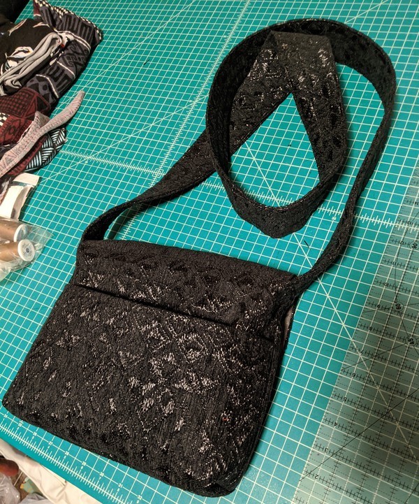 Andrie Designs Good to Go Messenger Bag pattern review by MizzSmartyPants