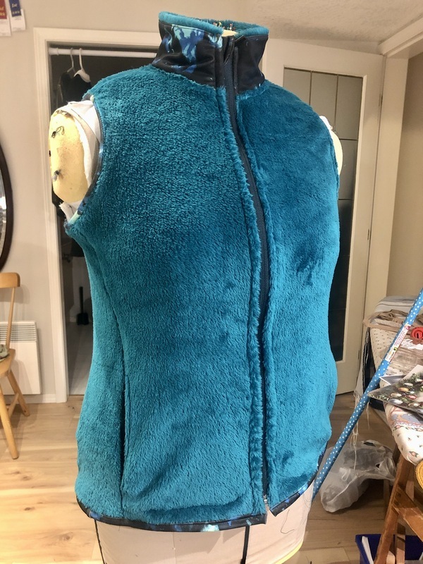 5 out of 4 Patterns Aspen Fleece Vest pattern review by indigo_sue