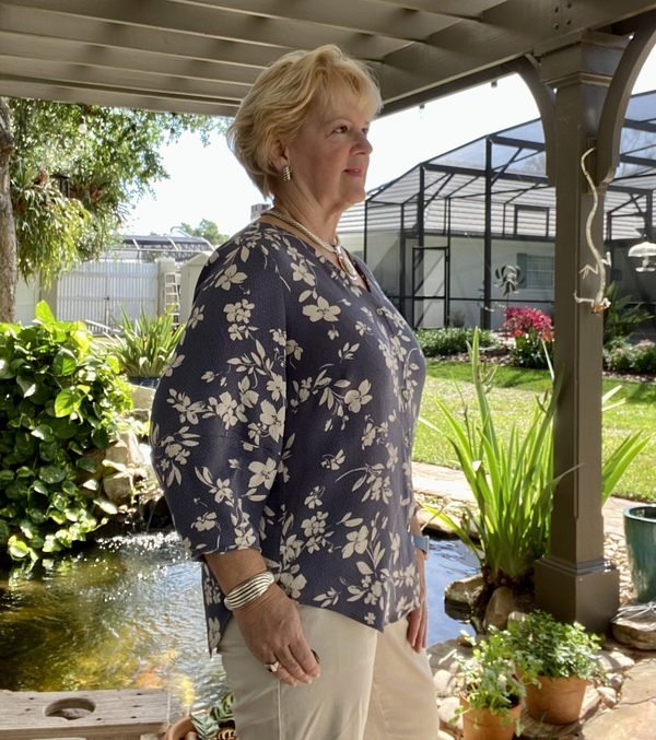 Liesl + Co. Geneva VNeck Blouse LC044GB1 pattern review by Flabeth