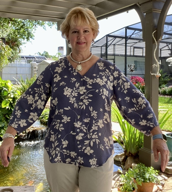 Liesl + Co. Geneva VNeck Blouse LC044GB1 pattern review by Flabeth