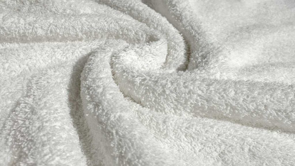 Microfiber vs Polyester Comforter Which Is Right for You ? Sewing