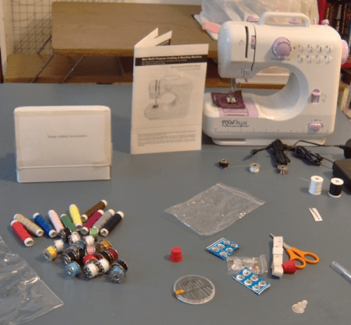 Singer Pixie Plus Review (2023 Update) : Sewing Insight