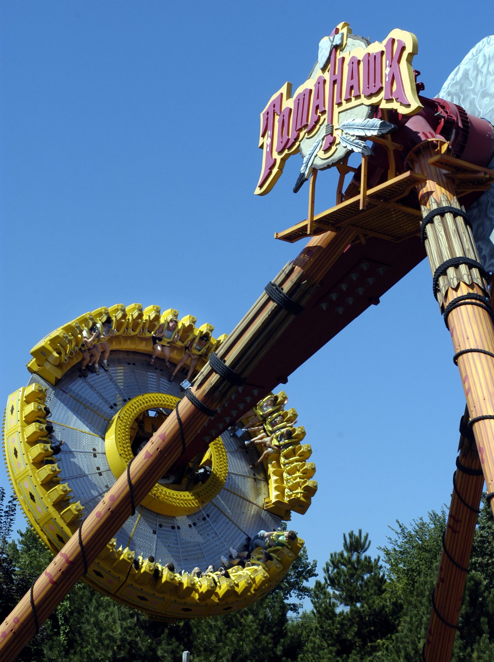 Tomahawk Six Flags New England