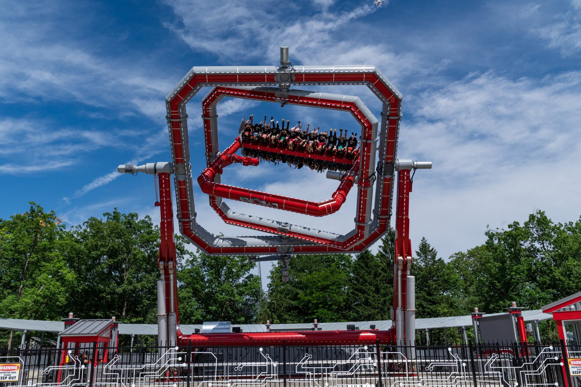 Cyber ​​​​Spin Six Flags is a fantastic adventure game