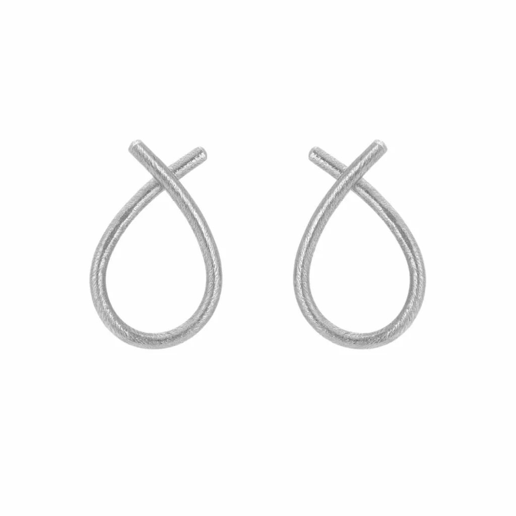 Medium cross earrings in brushed silver / 53601 Susanne Friis