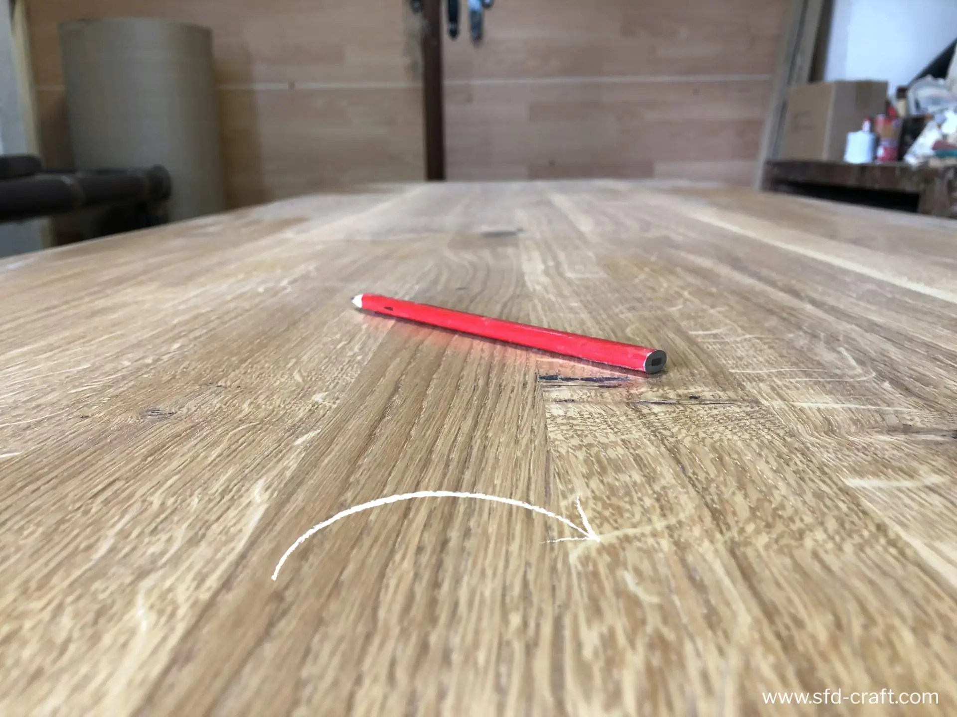 What makes our furniture truly unique? Discover the oak wood features