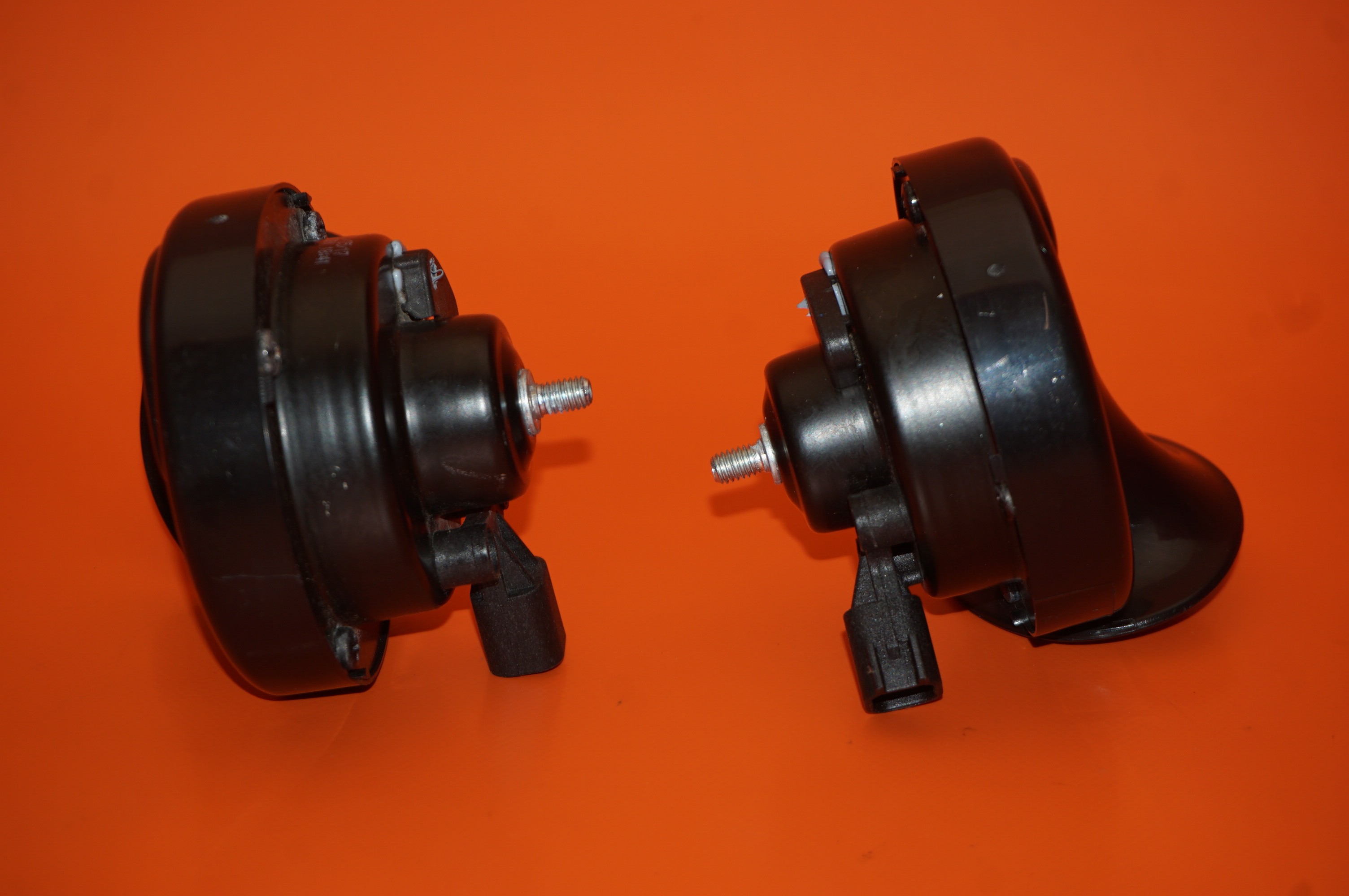 TESLA MODEL 3 HORN 2017 2018 2019 2020 148694300A OEM