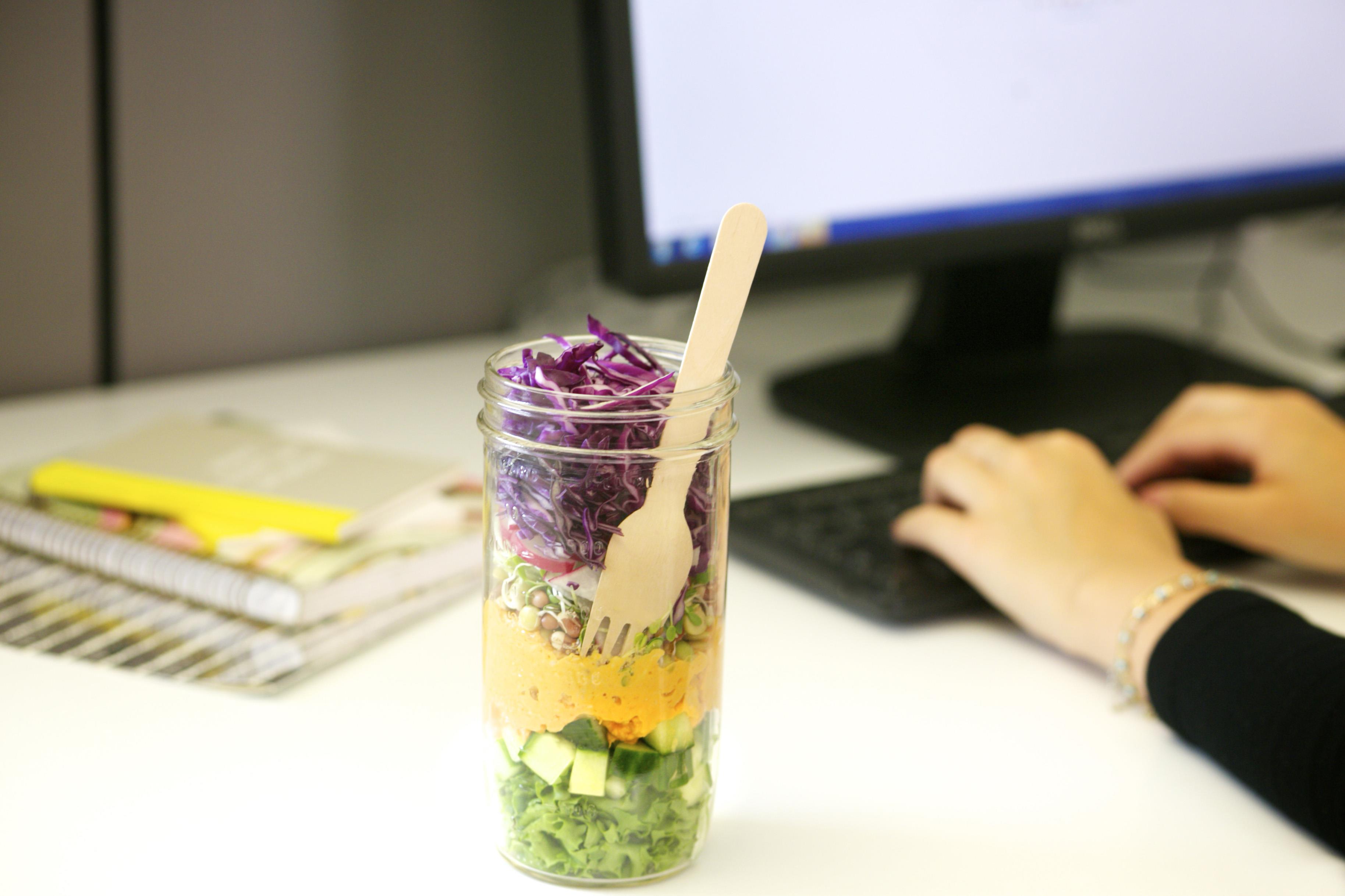 Five ways to say goodbye to your ‘sad desk lunch’ Times of Oman