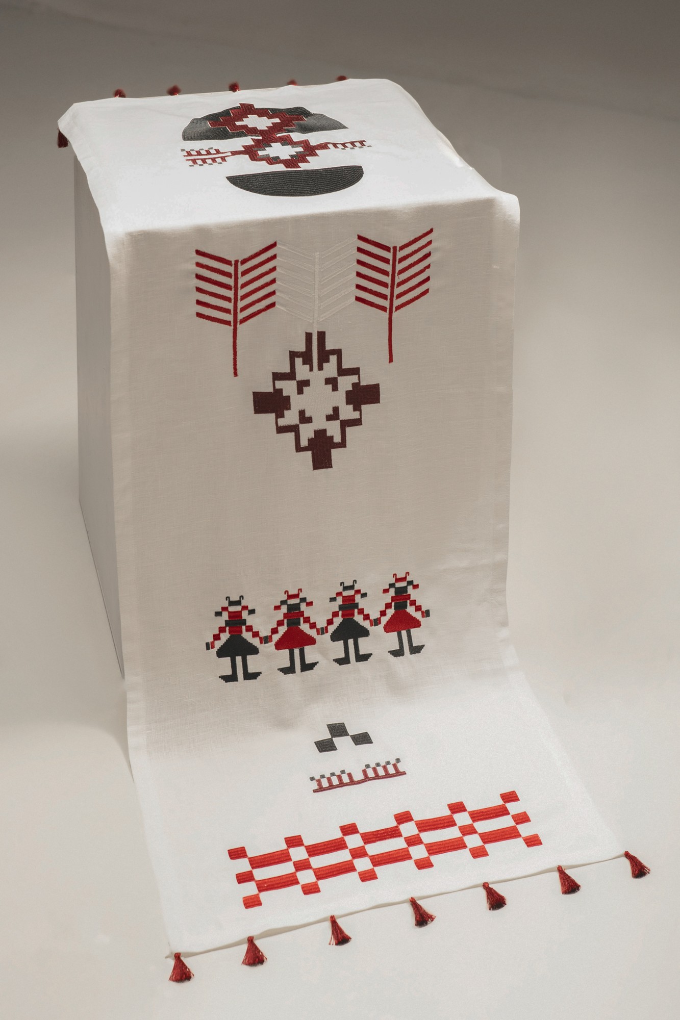 Traditional ukrainian style table runner with embroidery.s 45*150 cm