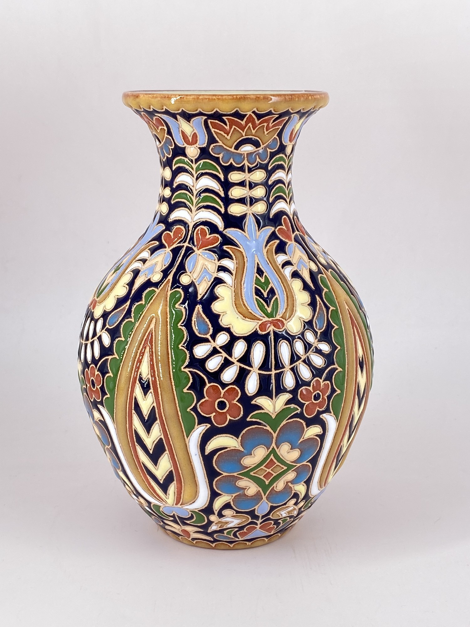 Vase 28875 from Quru Isar with donate to u24