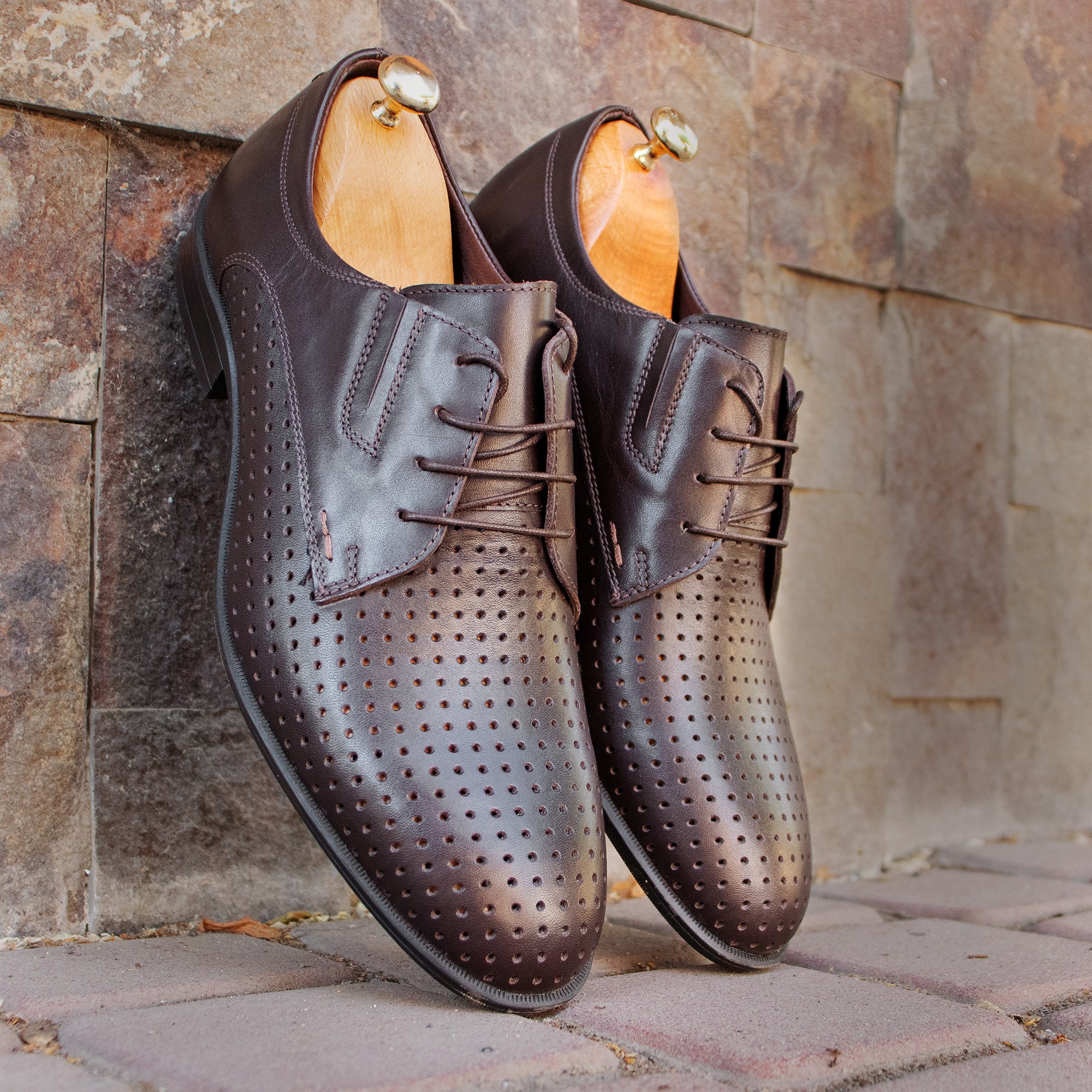 Perforated men's derby shoes ikos 265 30056 from Ikos with donate to u24