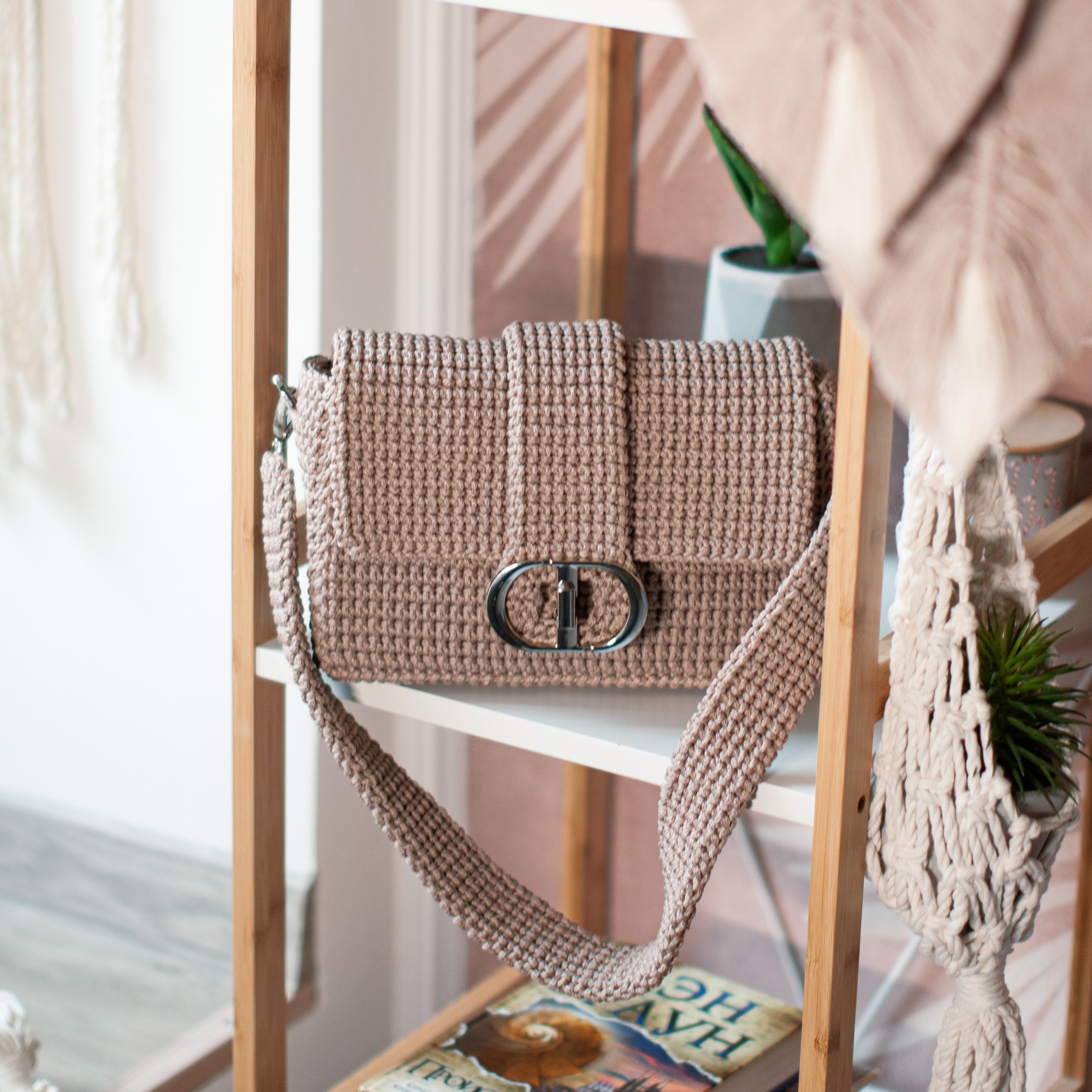 Woman's crossbody bag, crochet shoulder bag, handmade summer bag