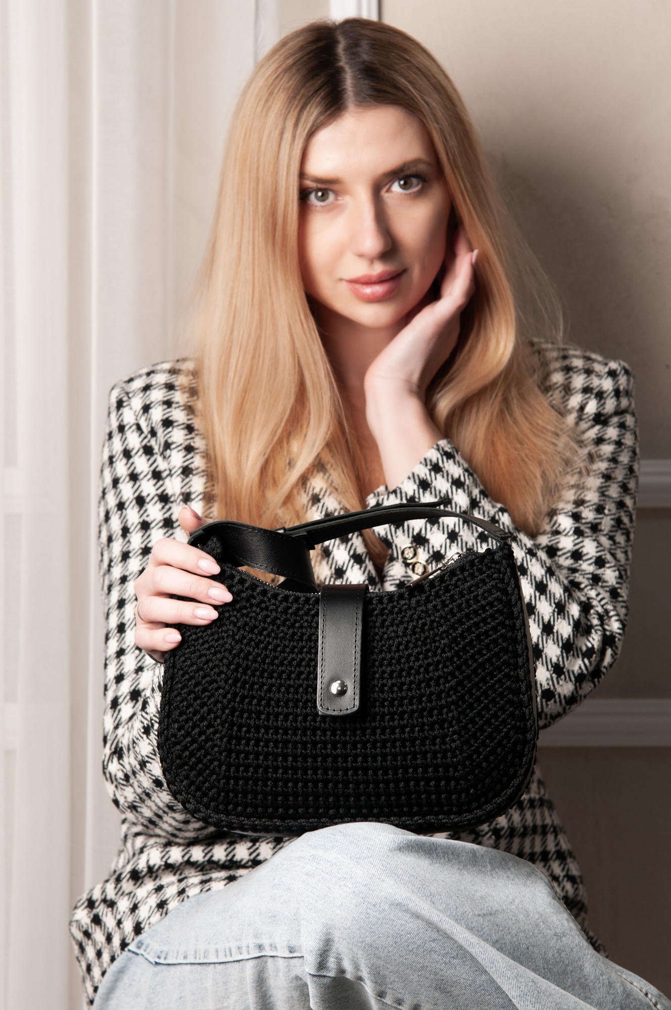 Woman's black shoulder bag loran with leather handle 32253 from I