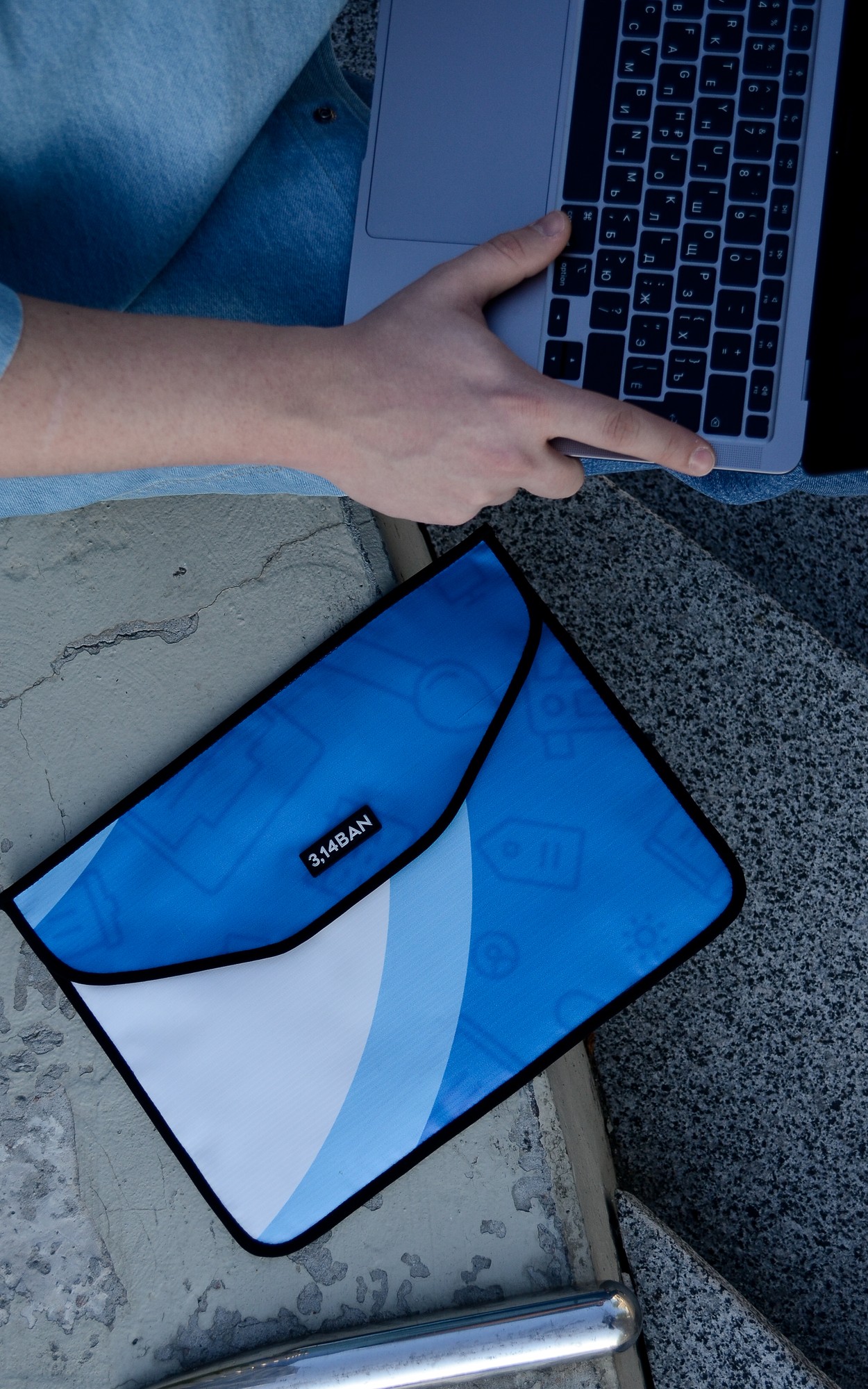 Upcycled laptop case made of banner ♻️ macbook air 13" 37673 from 3