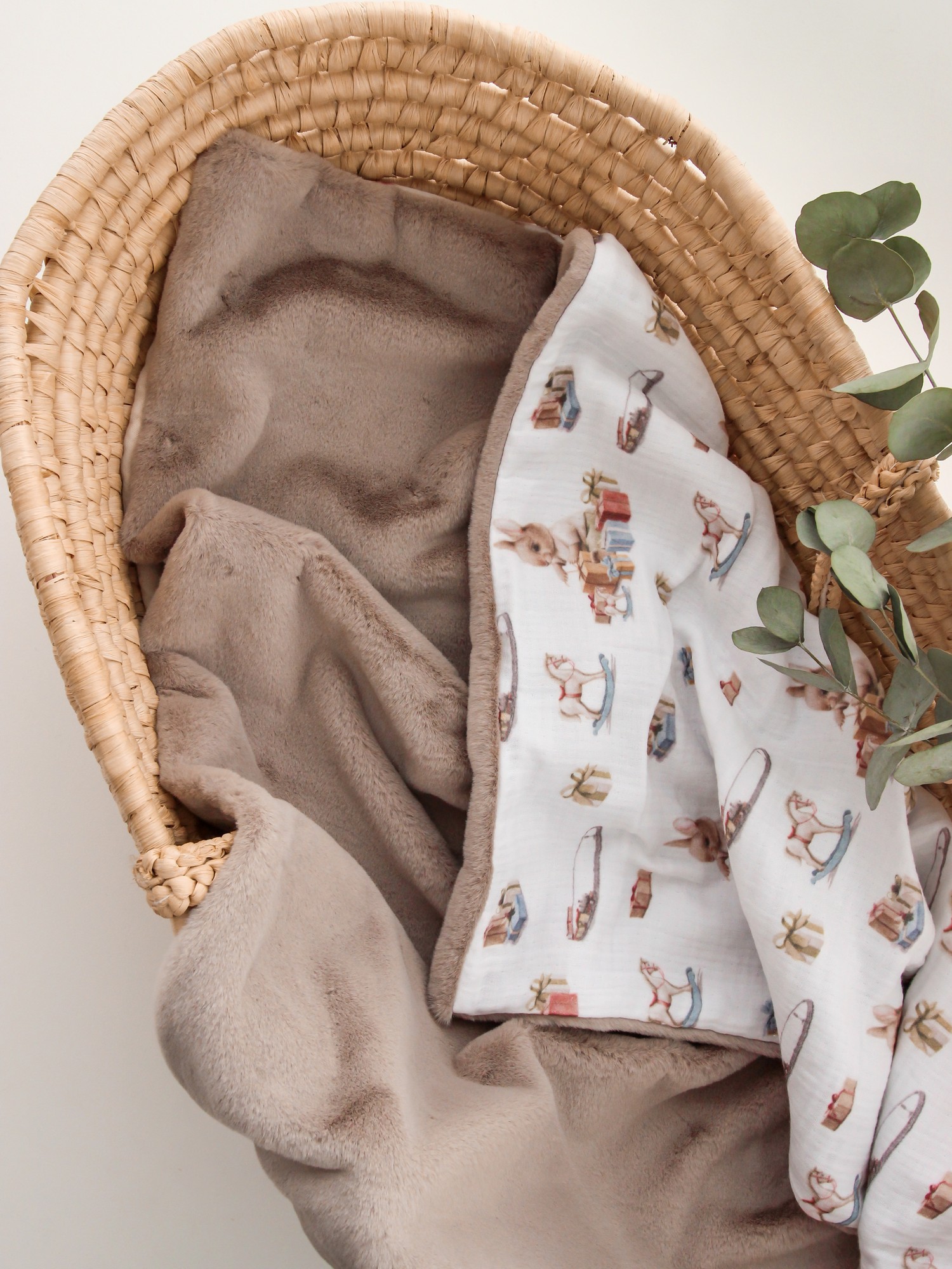 Warm faux fur baby blanket from momma&kids brand 20325 from Momma&kids with donate to u24