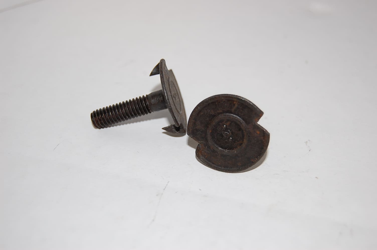 ELEVATORFANG Shamrock Bolt & Screw