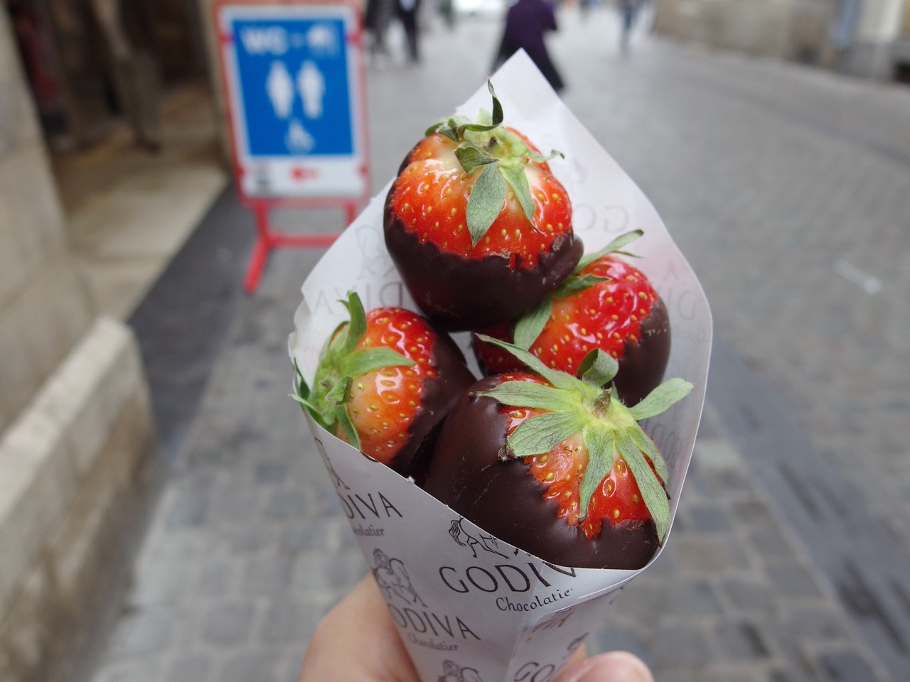 GODIVA chocolate covered strawberries shamrock's blog