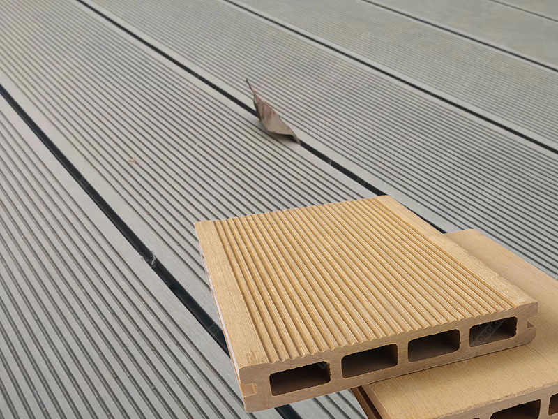 What is the difference between plastic wood floor and ordinary floor?