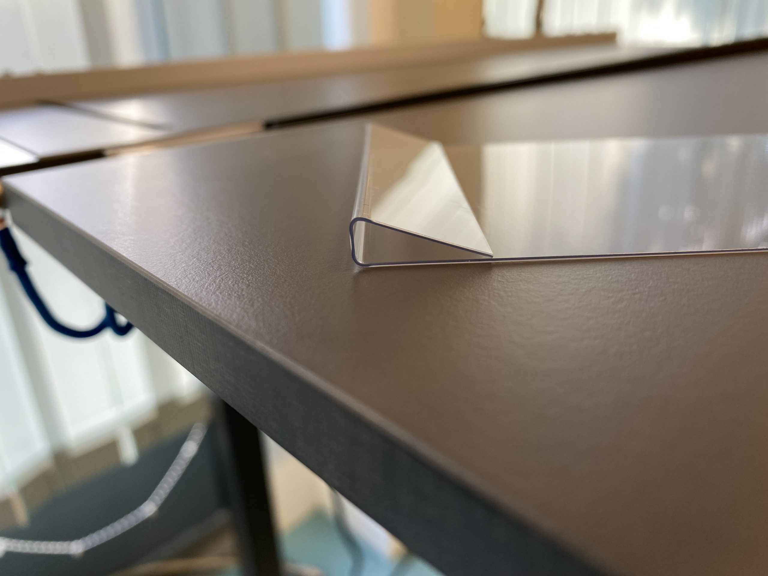 Foil bending profile, double contact plastic bending accessory