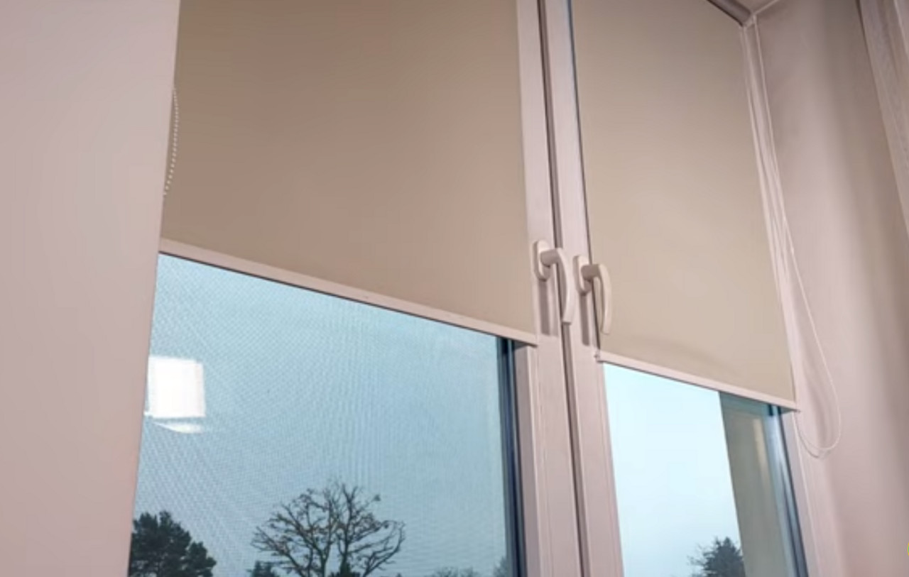 "Easy and Effective Ways to Clean Fabric Roller Blinds at Home" World