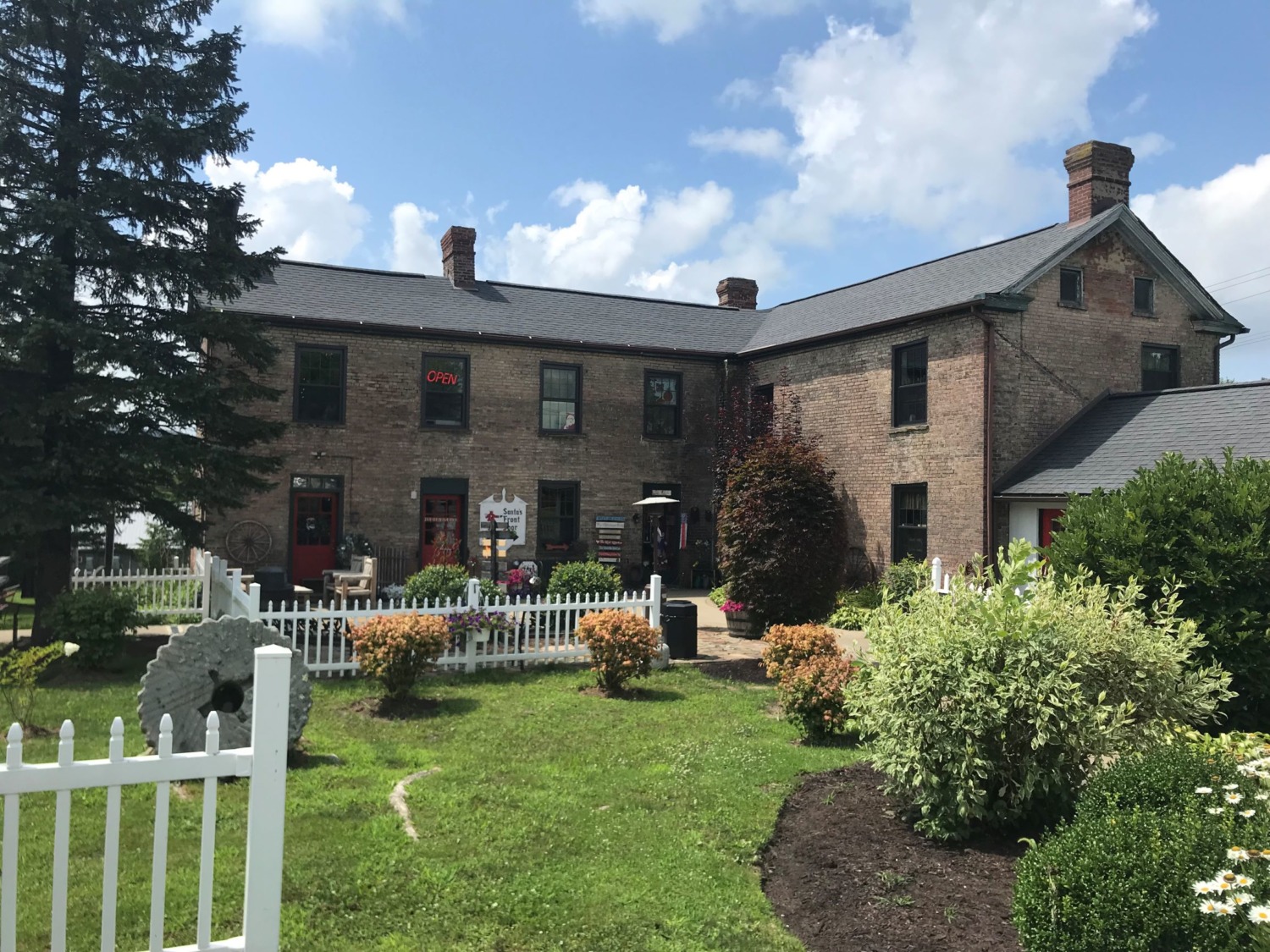Christmas Shop in Chalk Hill, Pennsylvania Sharing Horizons