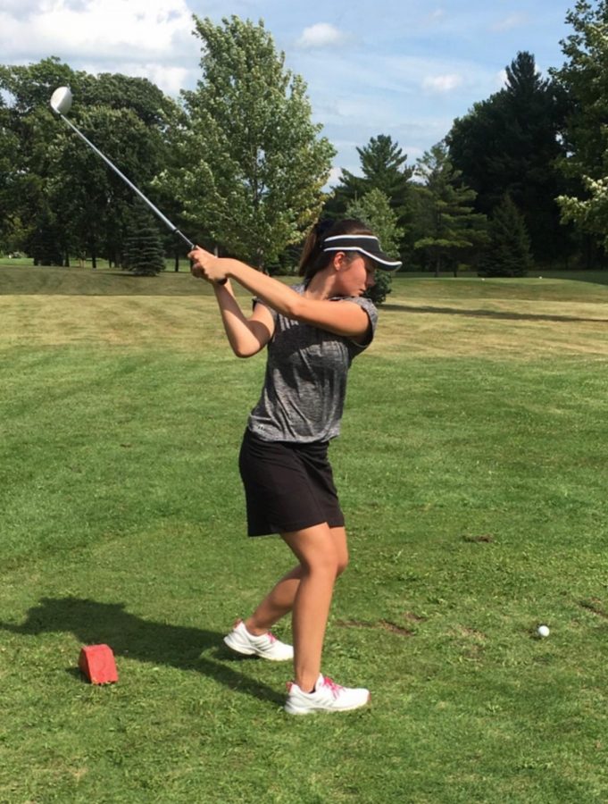 Girls’ golf competes in Ithaca Shark Scene