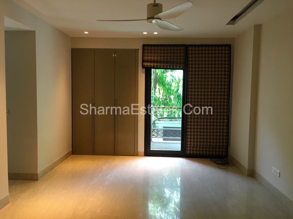 4 BHK Builder Apartment for Sale in Westend Colony New Delhi Ground
