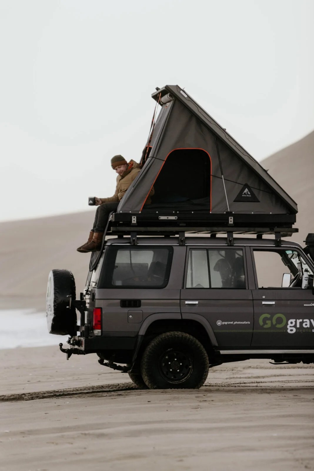 AluCab Gen 3R Hard Shell Rooftop Tent Black Sharp 4X4