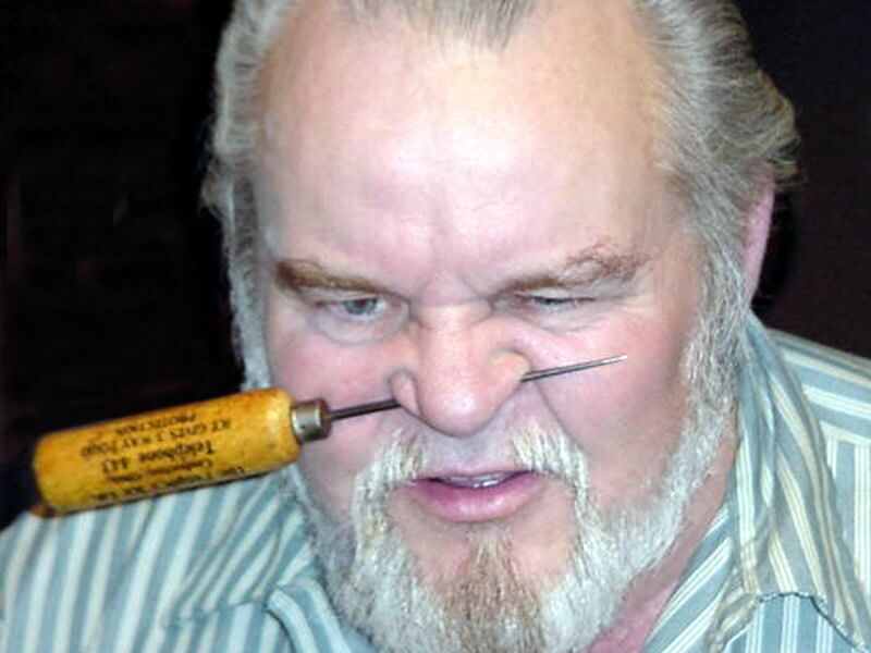 Video How To Shave Under Your Nose Sharpologist