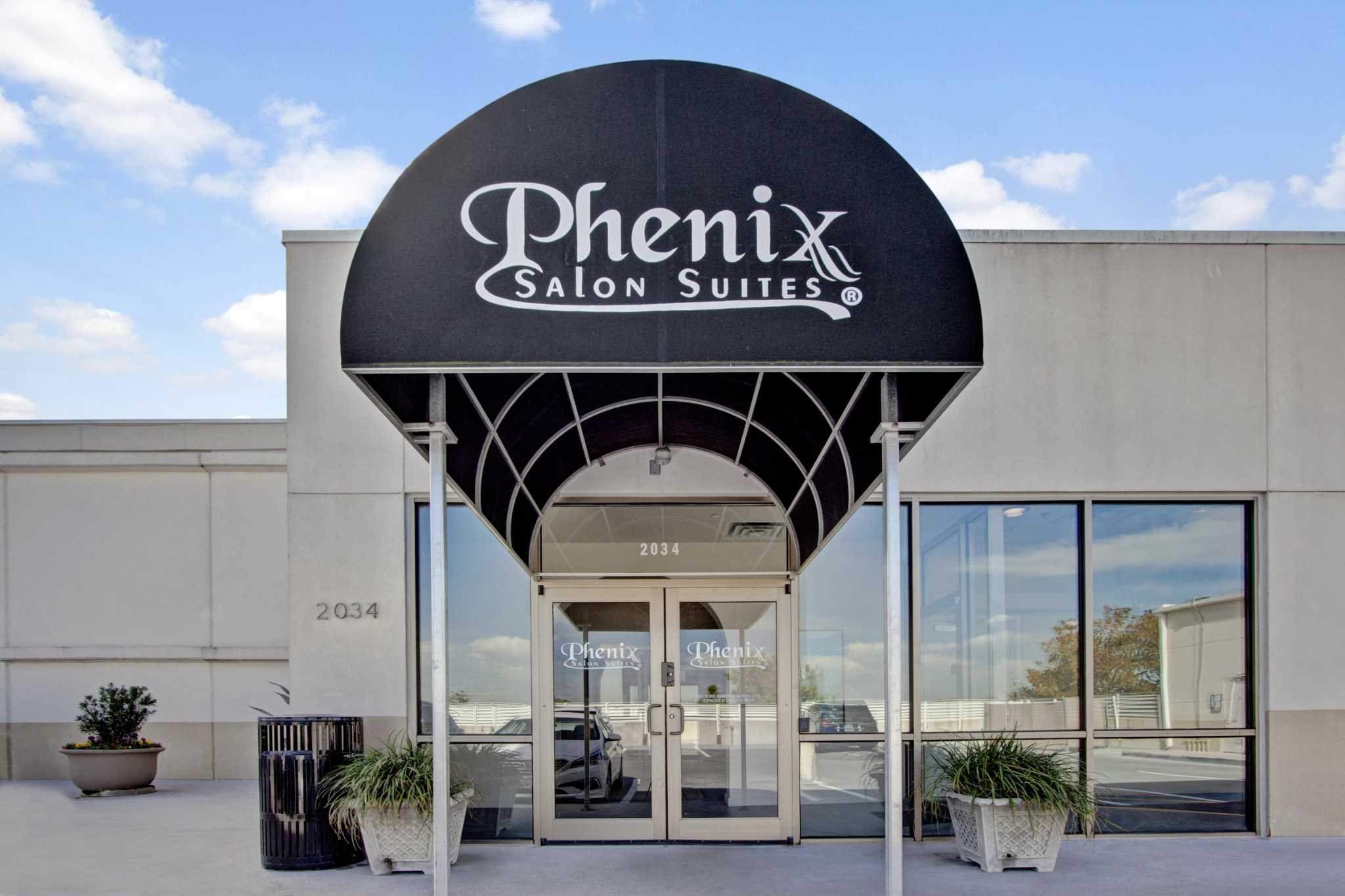 Phenix Salon Suites Franchise Costs 710K 1.23M (2024 Fees & Profits)